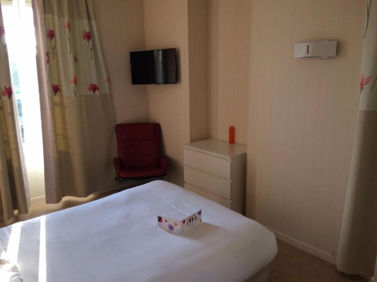 Hotels&Résidences - Le Metropole Luxeuil-les-Bains Habitación foto