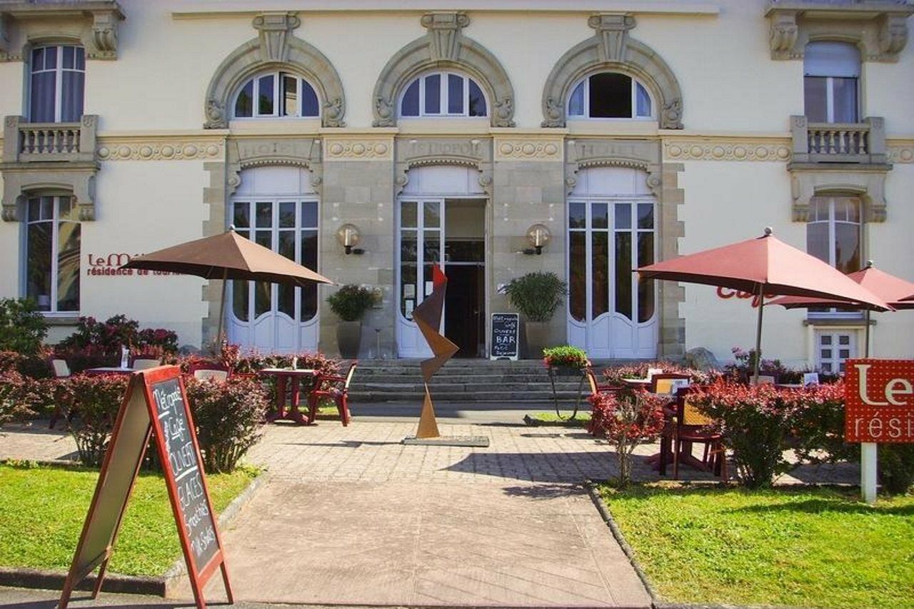 Hotels&Résidences - Le Metropole Luxeuil-les-Bains Exterior foto