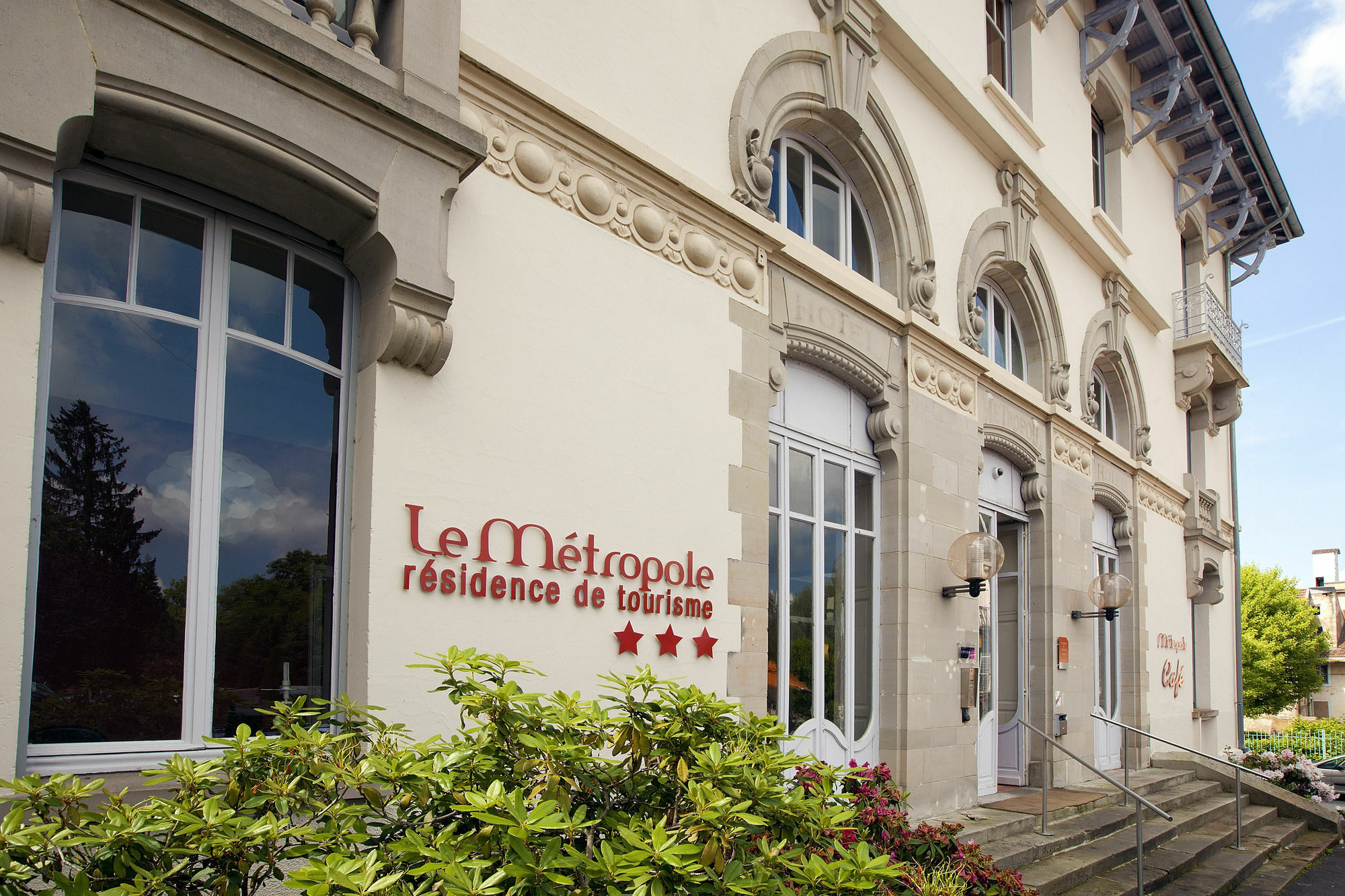 Hotels&Résidences - Le Metropole Luxeuil-les-Bains Exterior foto