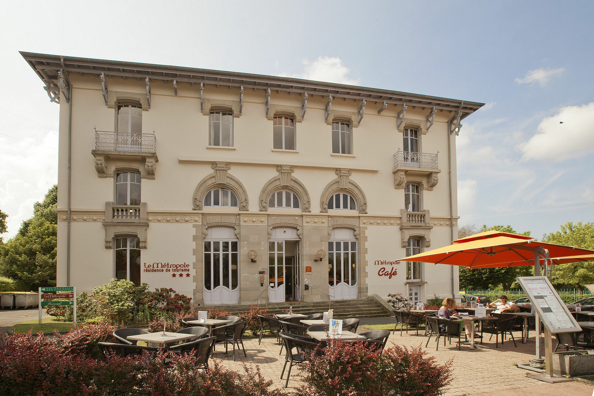 Hotels&Résidences - Le Metropole Luxeuil-les-Bains Exterior foto